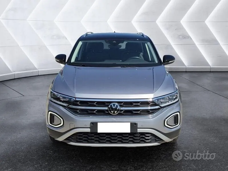 Volkswagen T-Roc 2023 photo 2