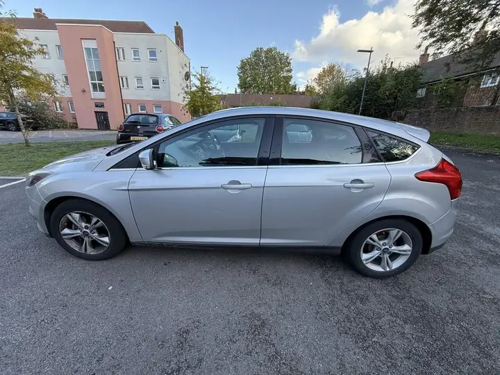 Ford Focus 2011 photo 3
