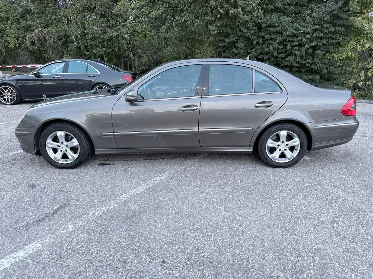 Mercedes-Benz E-Class 2009 photo 3