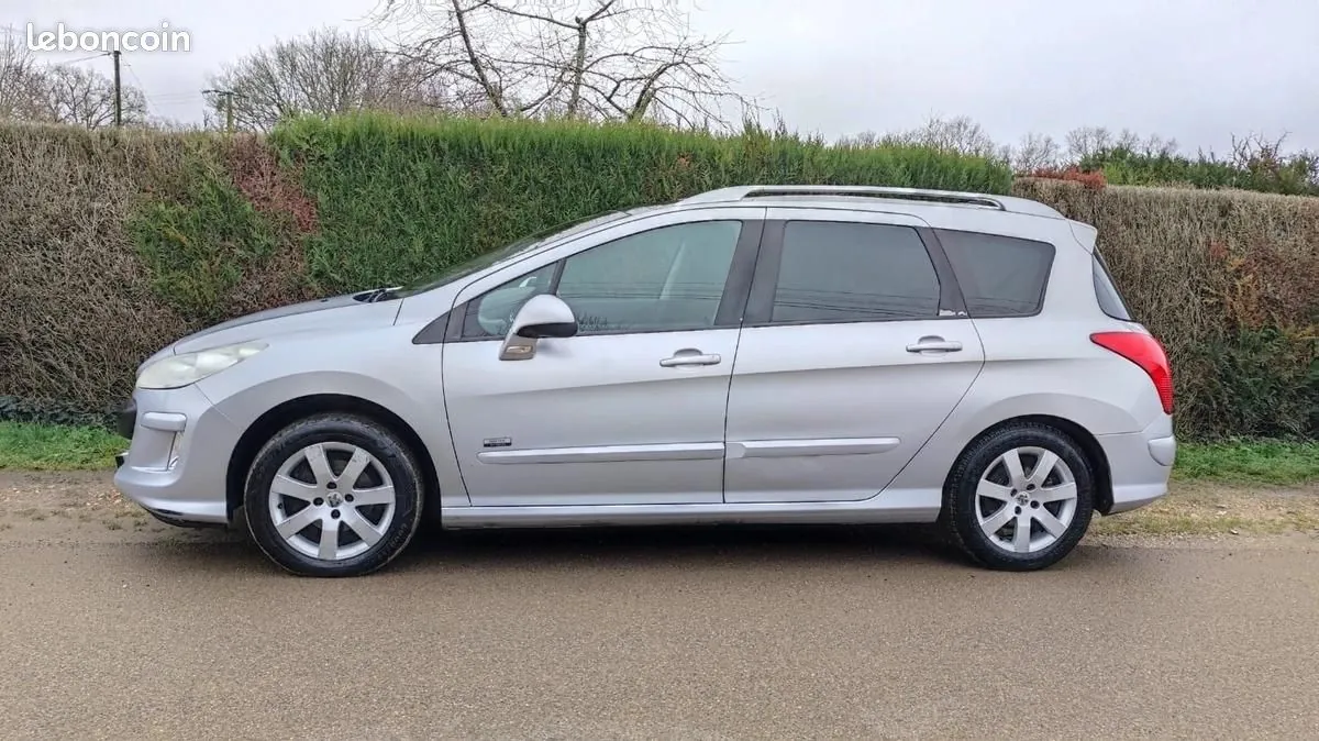 Peugeot 308 2011 photo 3