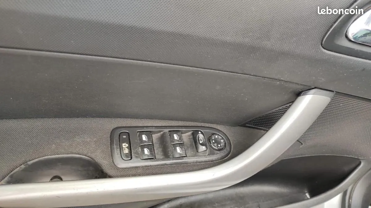 Peugeot 308 2011 photo 5