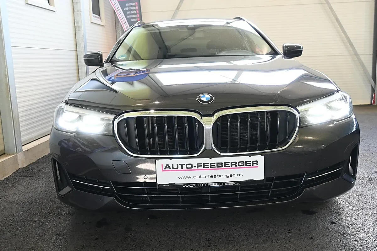BMW 5 Series 2023 photo 2