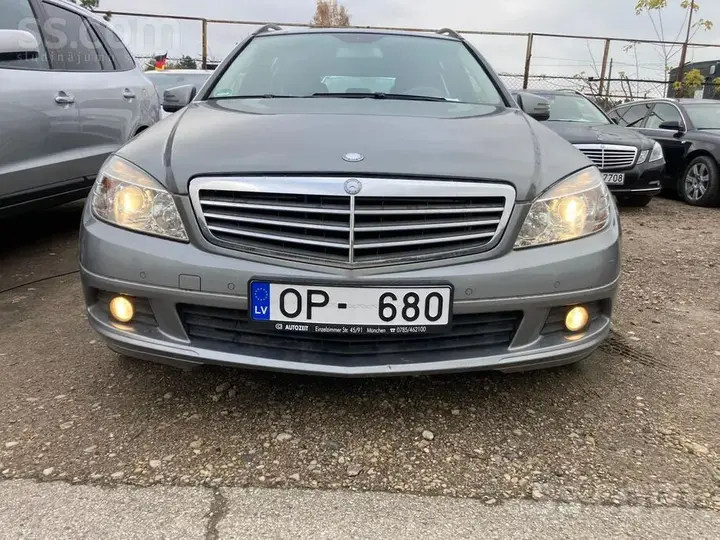 Mercedes-Benz C220 2009 photo 2