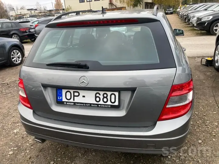 Mercedes-Benz C220 2009 photo 4