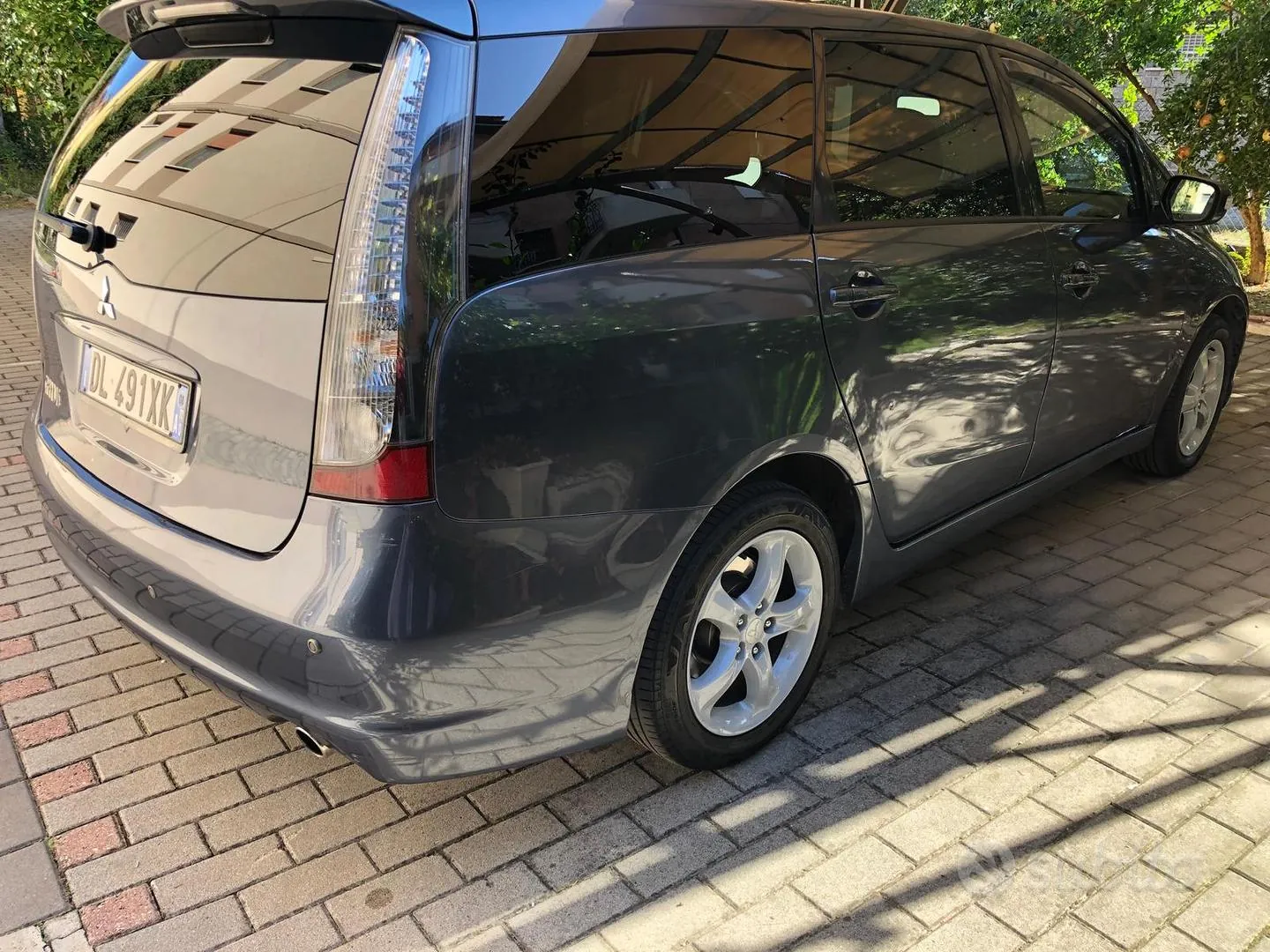 Mitsubishi Grandis 2008 photo 3