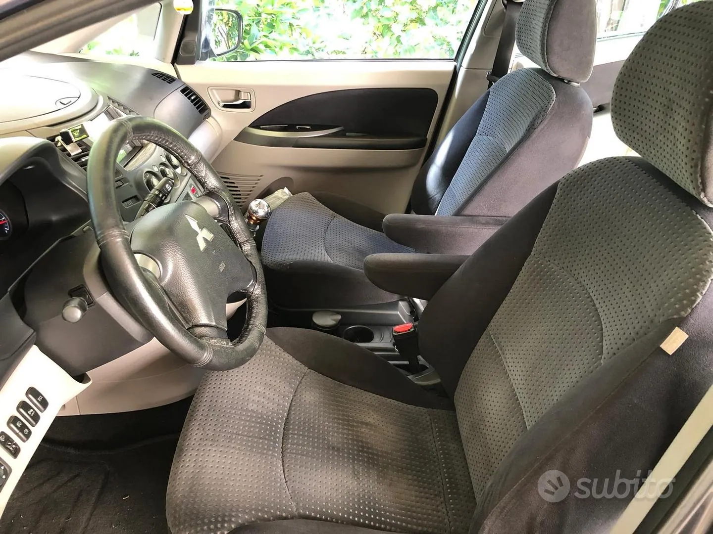 Mitsubishi Grandis 2008 photo 5