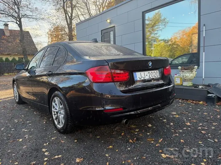 BMW 318 2013 photo 3