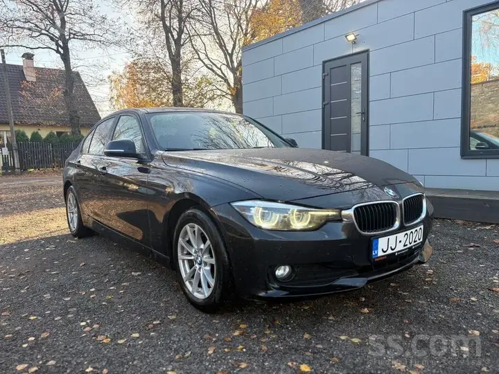 BMW 318 2013 photo 4