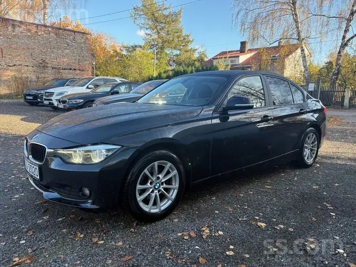 BMW 318 2013 photo 5