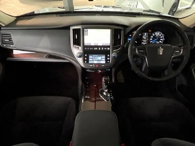 Toyota Crown Royal Hybrid 2016 photo 2