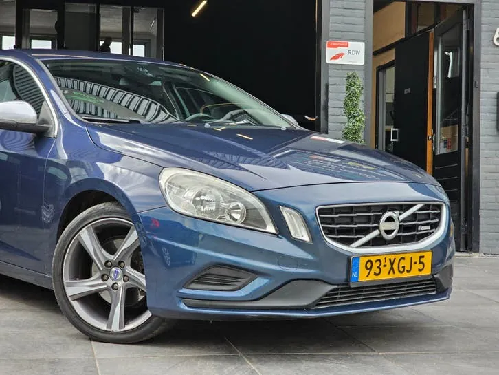 Volvo V60 2012 photo 2