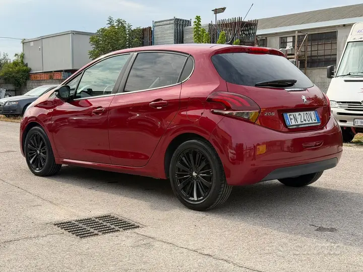 Peugeot 208 2018 photo 2