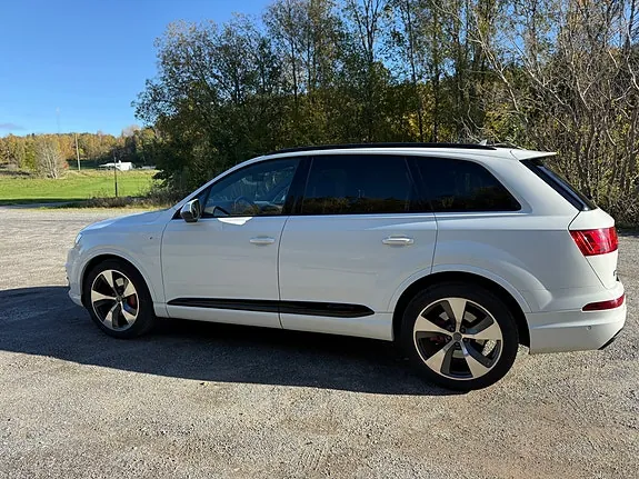 Audi Q7 2016 photo 2