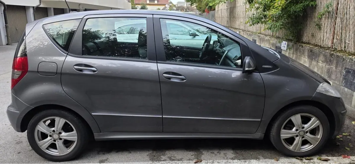 Mercedes-Benz A-Class 2011 photo 2