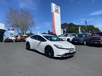 Toyota Prius 2023 photo 2