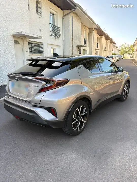 Toyota C-Hr 2017 photo 2