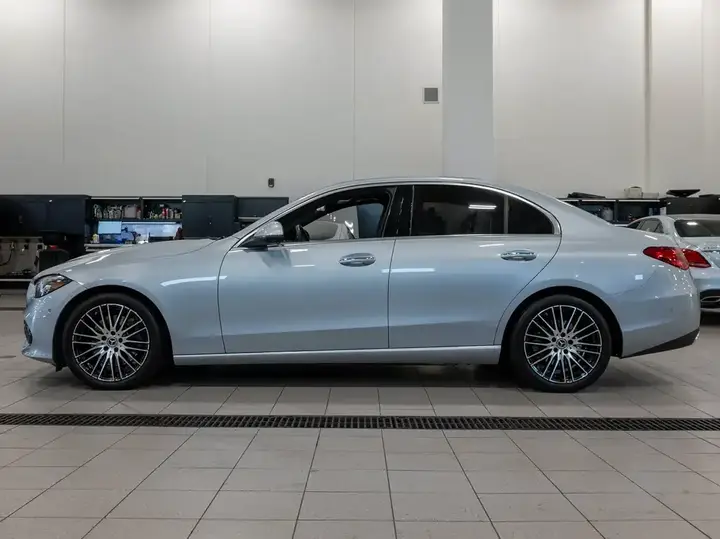 Mercedes-Benz C-Class 2026 photo 2