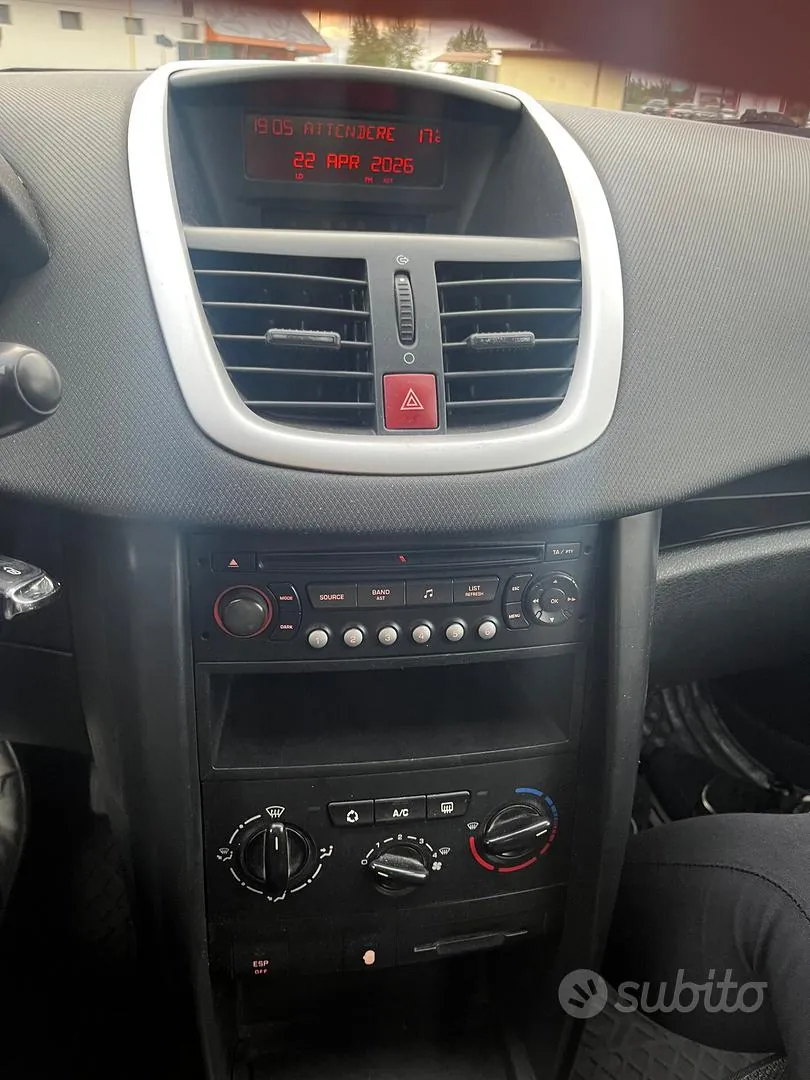 Peugeot 207 2010 photo 4