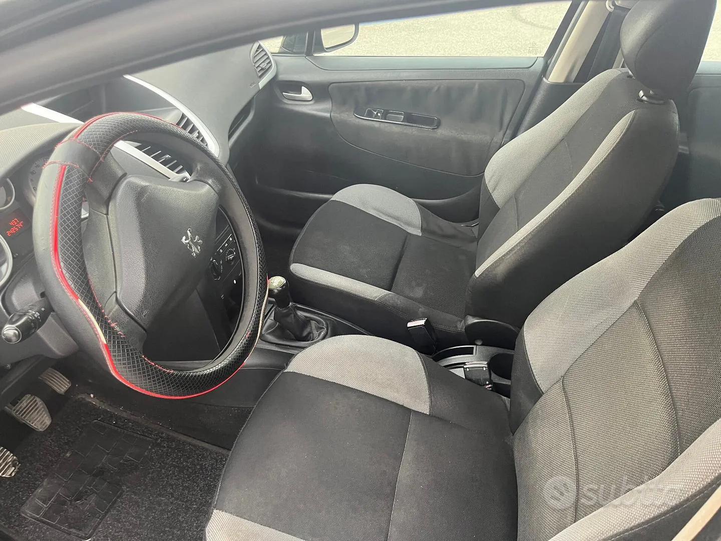 Peugeot 207 2010 photo 2