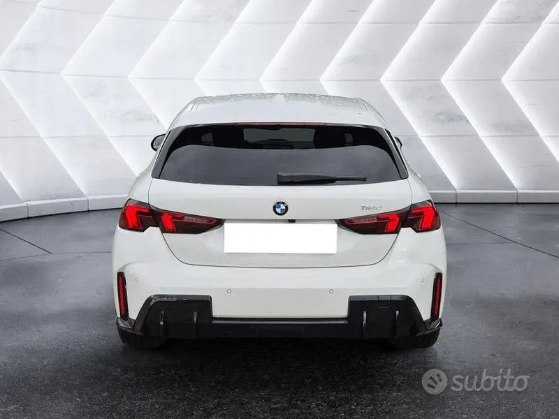 BMW 1 Series 2025 photo 3