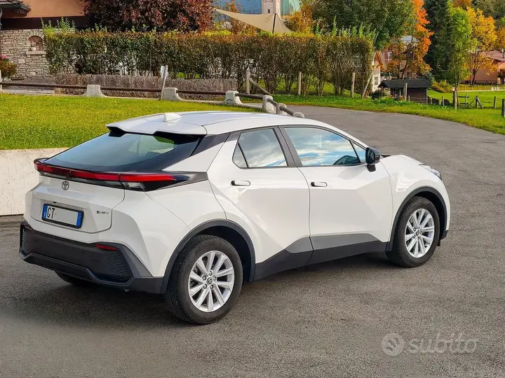 Toyota C-Hr 2024 photo 3