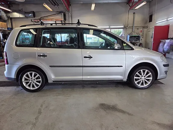 Volkswagen Touran 2008 photo 4