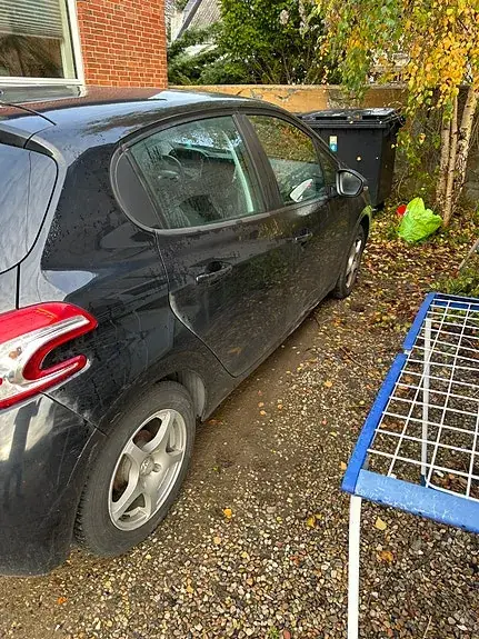 Peugeot 208 2012 photo 2