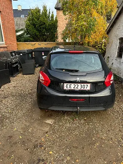 Peugeot 208 2012 photo 3