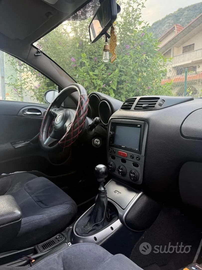 Alfa Romeo Gt 2004 photo 5