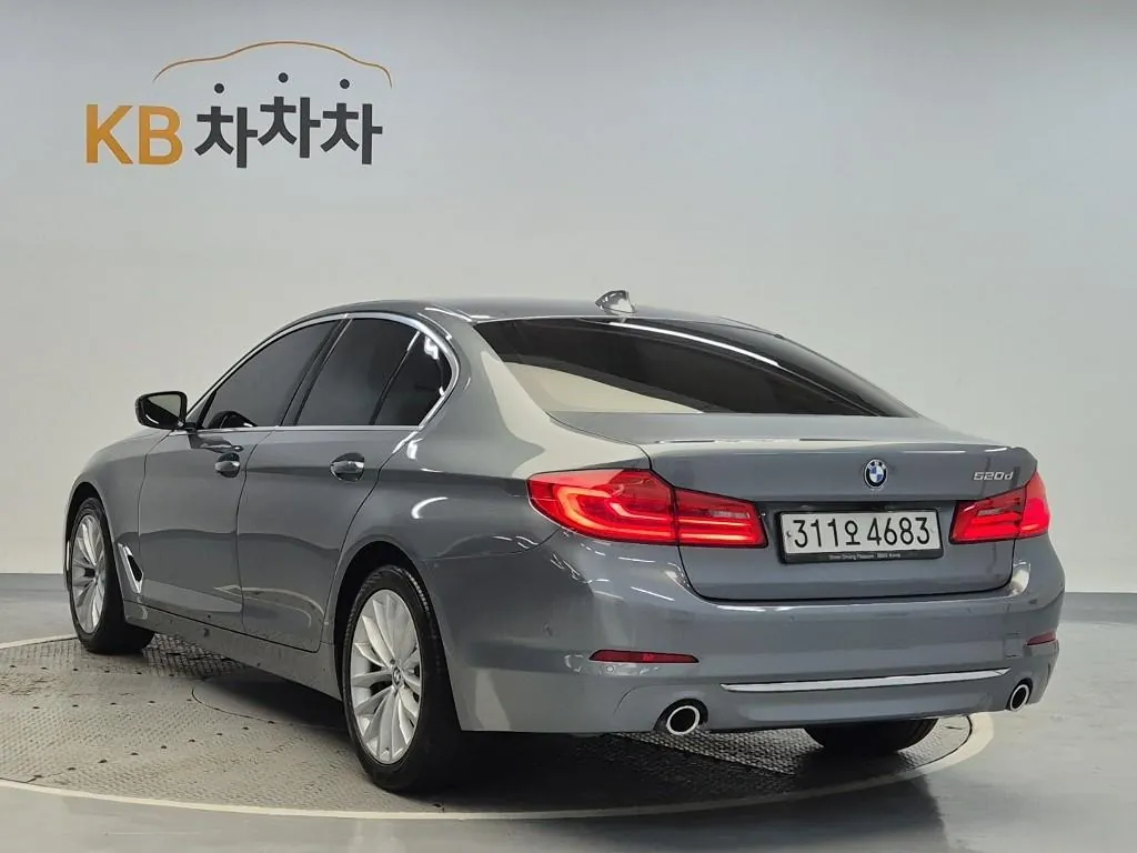 BMW 5 Series 2020 photo 2