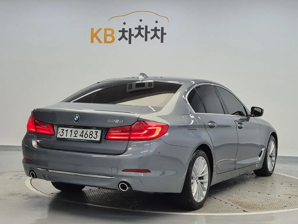 BMW 5 Series 2020 photo 3