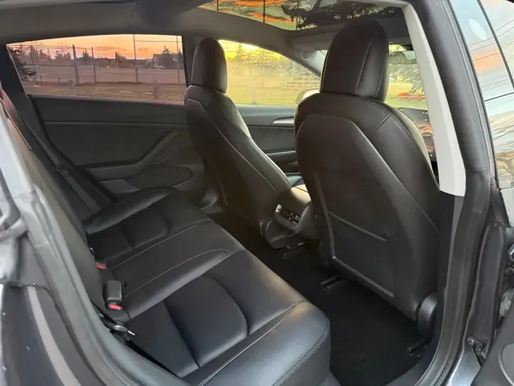 Tesla Model 3 2022 photo 4