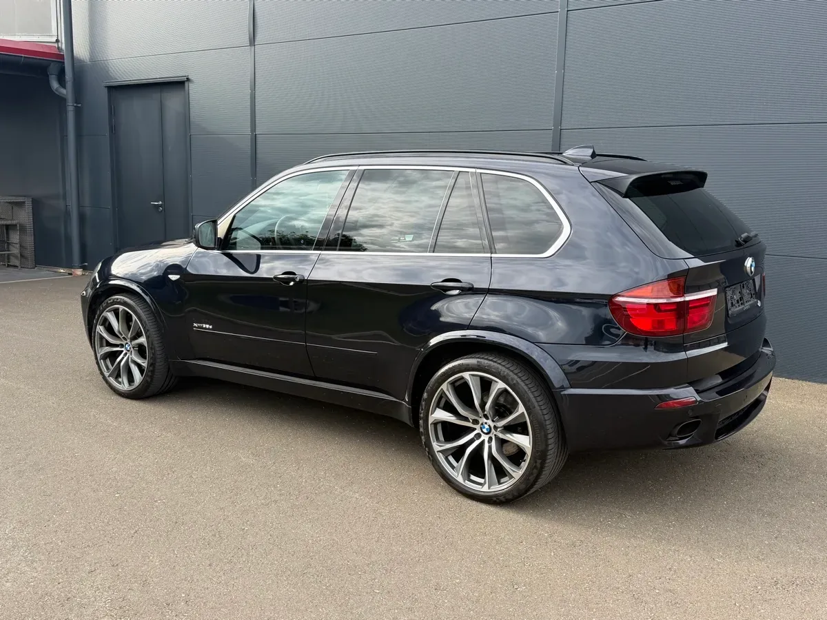 BMW X5 2009 photo 2