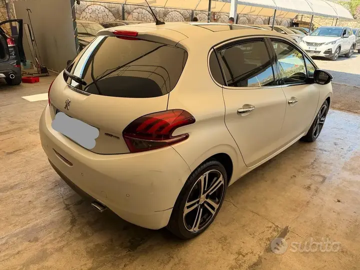 Peugeot 208 2016 photo 5