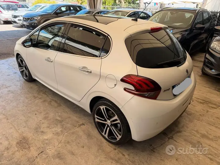 Peugeot 208 2016 photo 4