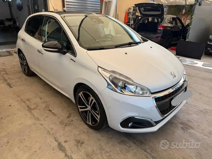 Peugeot 208 2016 photo 2