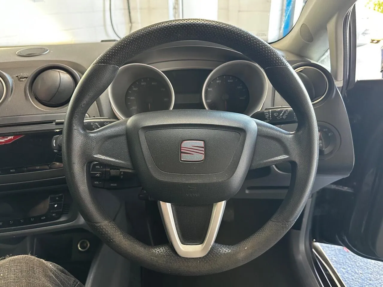 Seat Ibiza 2011 photo 2