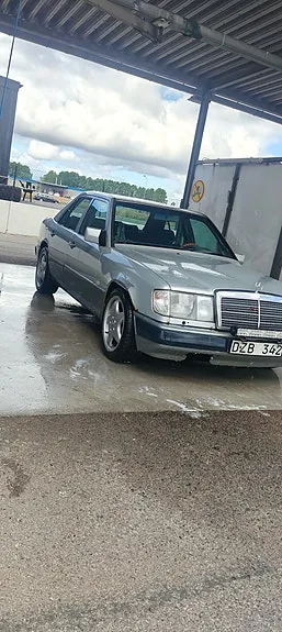 Mercedes-Benz 200 E