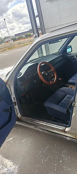 Mercedes-Benz 200 E 1991 photo 4