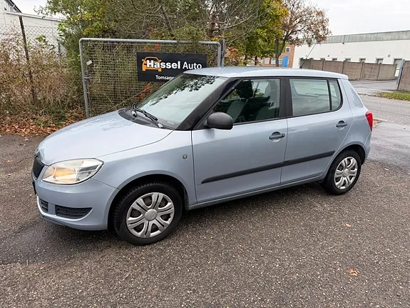 Skoda Fabia 2011 photo 2