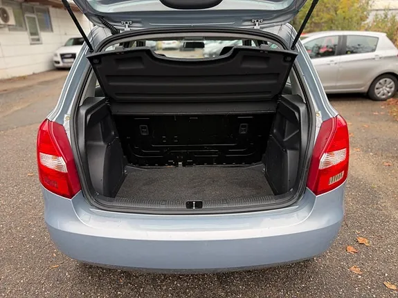 Skoda Fabia 2011 photo 4