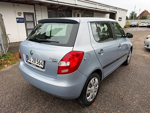 Skoda Fabia 2011 photo 5