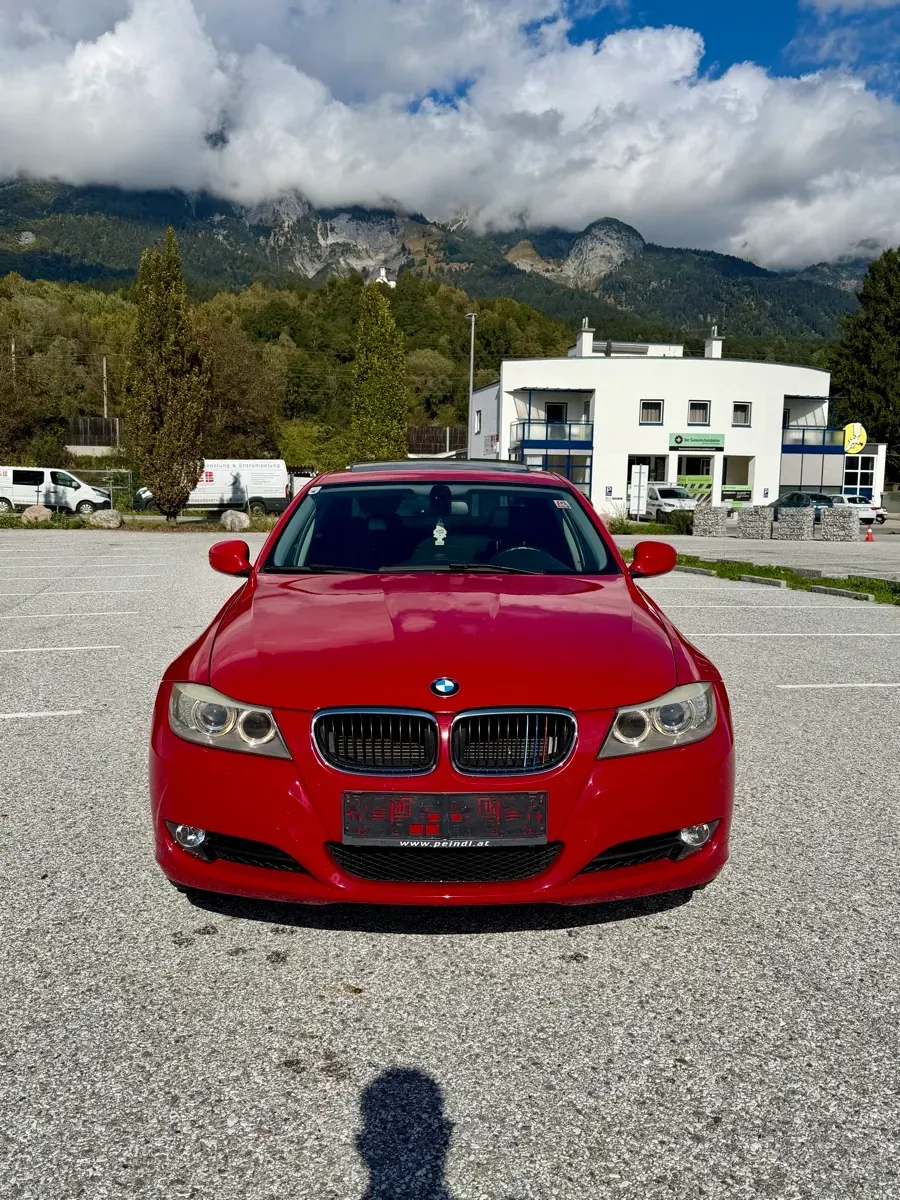 BMW 318I 2010 photo 3
