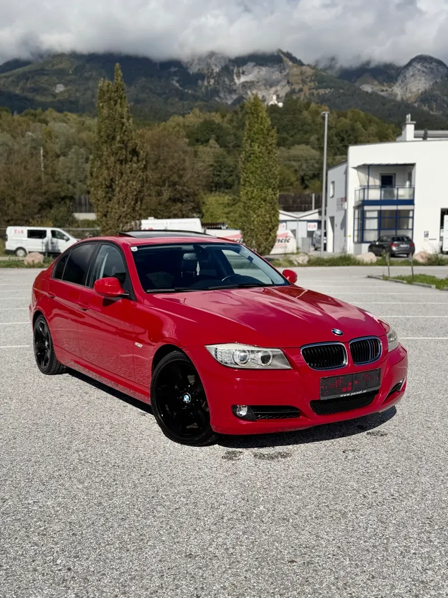 BMW 318I 2010 photo 2