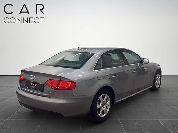Audi A4 2011 photo 4
