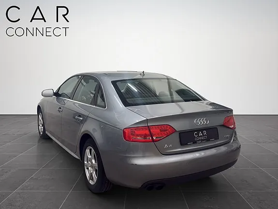 Audi A4 2011 photo 3