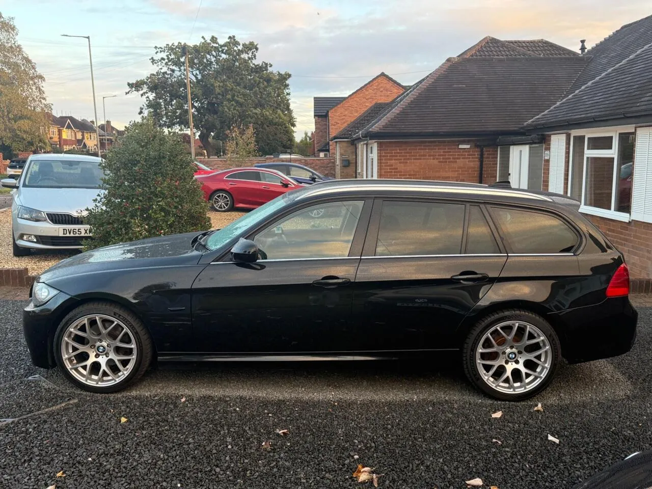 BMW 3 Series 2011 photo 2