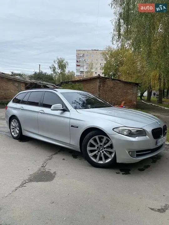 BMW 5 Series 2010 photo 2