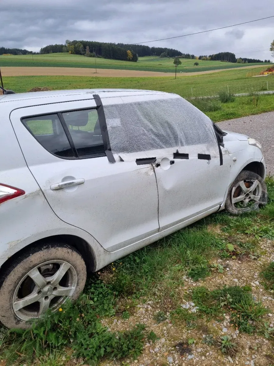 Suzuki Swift 2012 photo 3