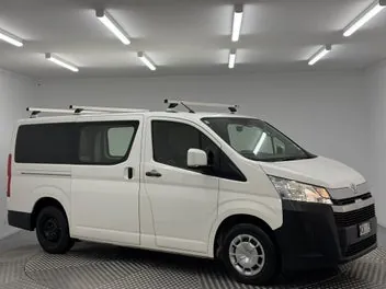 Toyota Hiace 2020 photo 2